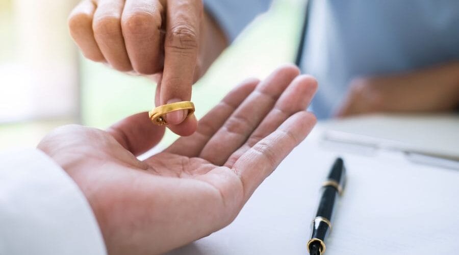 من يتولى الحضانة بعد الطلاق